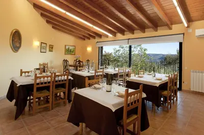 Un restaurante o sitio para comer en Conjunt Rural Cal Soldat