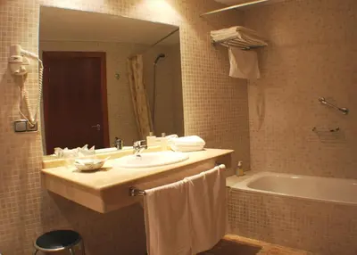 Un baño de Hotel Torre Monreal