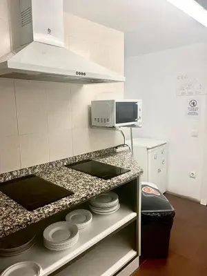 Una cocina o zona de cocina en Albergue de peregrinos San Cipriano