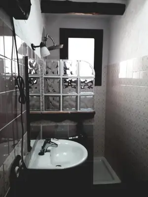 Un baño de Cal Jardiner