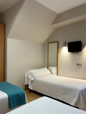 Cama o camas de una habitación en Hostal Aralar