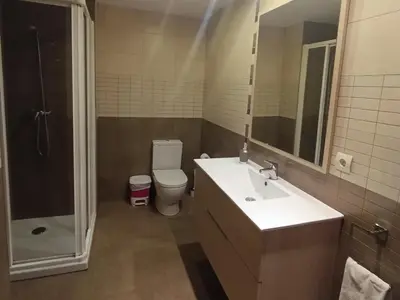 Un baño de Apartamentos La Muralla