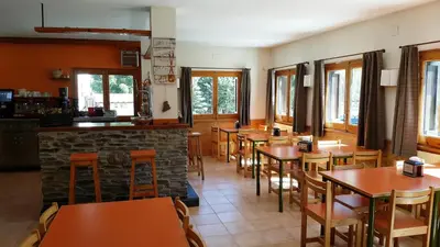 Un restaurante o sitio para comer en Aiguestortes Camping Resort