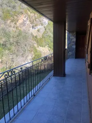 Un balcón o terraza de Los Llanos de Escarrilla