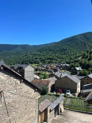 Vista general de una montaña o vista desde la casa o chalet