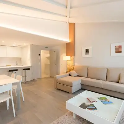 APARTAMENTOS TURISTICOS - PAPEL ARMADO - Calle Caldereros 33