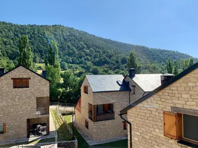 Vista general de una montaña o vista desde la casa o chalet