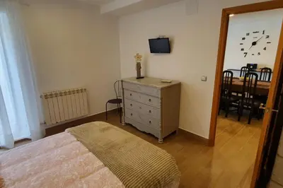 Una televisión o centro de entretenimiento en LA GATERA 1D BAJO ARAGON - MATARRAÑA
