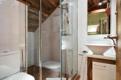 Un baño de LUDERNA - Apartamento Pin Roi