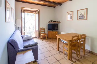 Una televisión o centro de entretenimiento en apartamento AZKOITI ETXEA