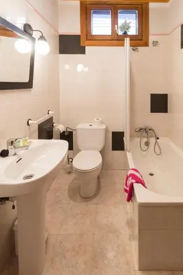 Un baño de Apartmento AZKOITI