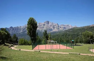 Instalaciones para jugar a tenis o squash en PanticAsa Amarilla by BeValle o alrededores