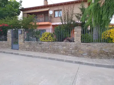 Edificio en el que se encuentra la habitación en casa particular