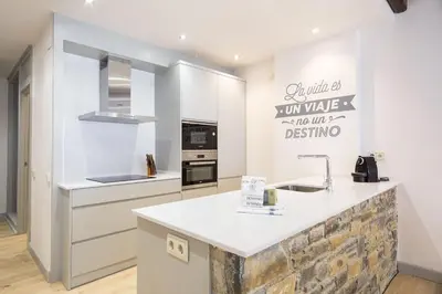 Una cocina o zona de cocina en Luderna - Apartamento con terraza Bonaigua B1 Joanchiquet