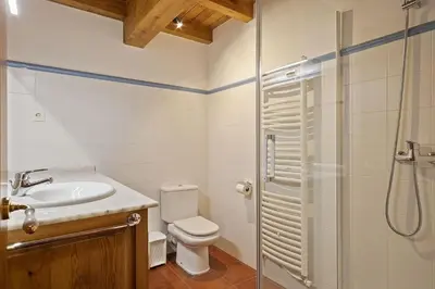 Un baño de Luderna - Apartamento con terraza Orri A3