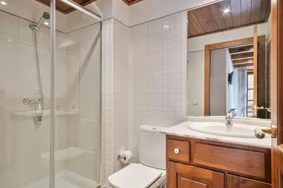 Un baño de Luderna - Apartamento Val de Ruda B1 Morèdo