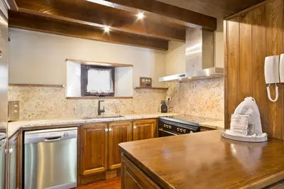 Una cocina o zona de cocina en Luderna - Casa con terraza Cuylas