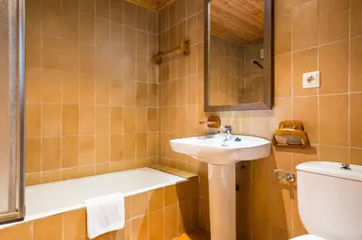 Un baño de Luderna - Casa con terraza Cuylas