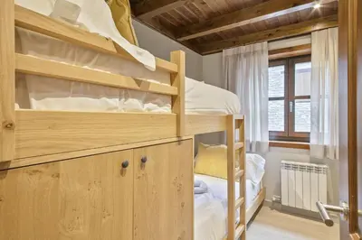 Cama o camas de una habitación en Luderna - Dúplex Val de Ruda C1 de Carlac