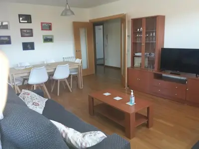 Una televisión o centro de entretenimiento en El Descanso