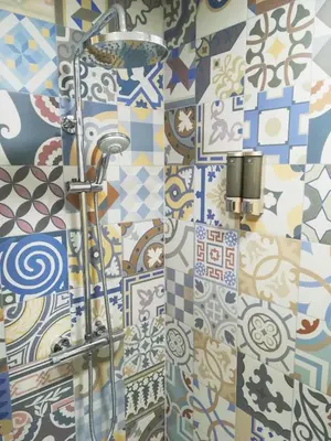 Un baño de Ático BELLAVISTA -4 habitaciones dobles 2 baños completos y visita a bodega-