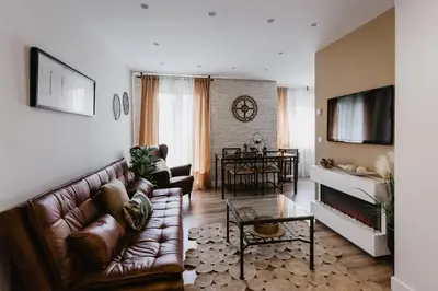 Una televisión o centro de entretenimiento en Libertad 8