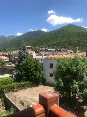 Vista general de una montaña o vista desde la posada u hostería