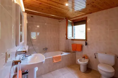 Un baño de Casa Rural Besolí