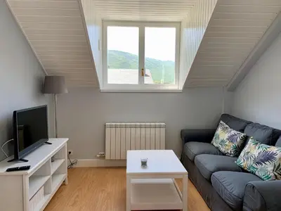 Una televisión o centro de entretenimiento en BPIRINEOS-Blest