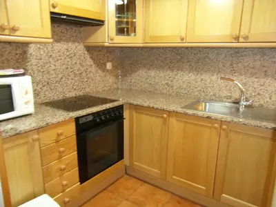 Una cocina o zona de cocina en B16 - Edif Ball Benás Dúplex - Villmor