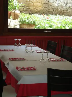Un restaurante o sitio para comer en Fonda Urquizu