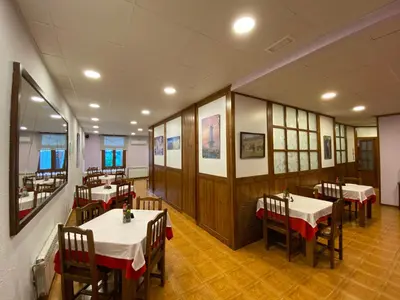 Un restaurante o sitio para comer en Hostal Can Josep