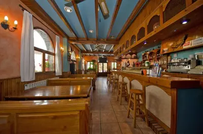 El salón o zona de bar de Apartamentos Casa Aneta