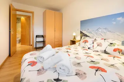 Cama o camas de una habitación en Apartamento de montaña y ESQUÍ en el Pirineo Aragonés, Villanúa - WIFI
