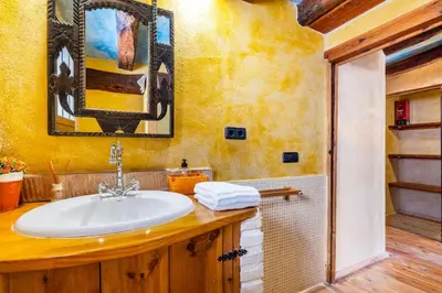Un baño de Can Miqueló - casa rural 16 hòstes