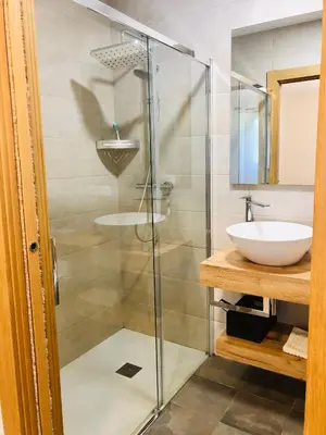 Un baño de Apartamentos Zabalarena Artzaia
