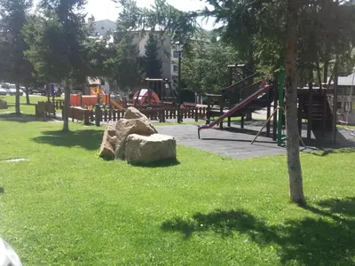 Zona de juegos infantil en Apartamento a pie de pistas