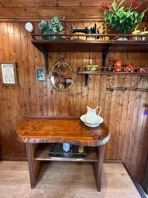 Utensilios para hacer té y café en rolling home