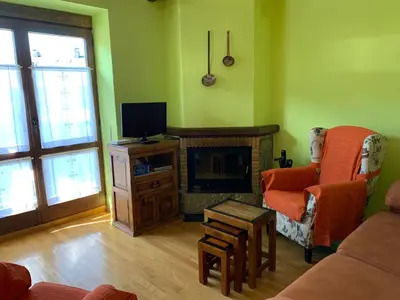 Una televisión o centro de entretenimiento en BPIRINEOS-La Borda