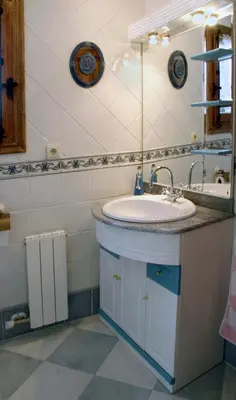 Un baño de LA PORTAZA
