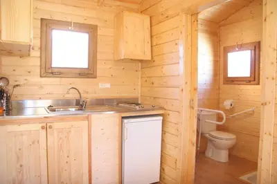 Un baño de Camping Cañones de Guara y Formiga
