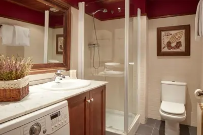 Un baño de Val de Ruda Luxe 65 by FeelFree Rentals