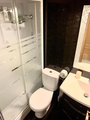 Un baño de Apto Alma Parking y Piscina GRATIS