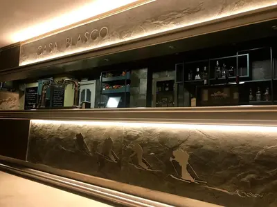 El salón o zona de bar de Apartamentos Blasco