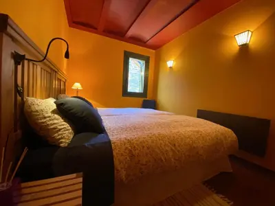 Cama o camas de una habitación en Apartamentos dúplex en Casa Rural Fundanal en Hoz de Jaca