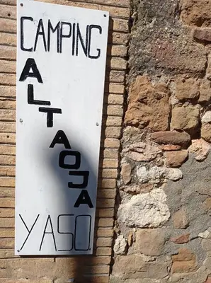 Certificado, premio, señal o documento que está expuesto en camping yaso-guara