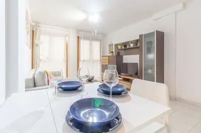 Una cocina o zona de cocina en Apartamentos La Rosa I Acogedor Apto a 2 Min del Pilar
