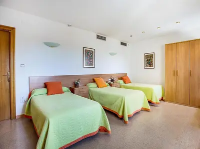 Cama o camas de una habitación en Hotel Restaurante Blanc I Negre 2