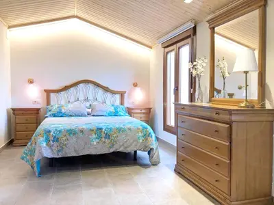 Cama o camas de una habitación en Spacious House in Cretas with Mountain View