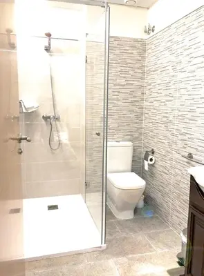 Un baño de Spacious House in Cretas with Mountain View